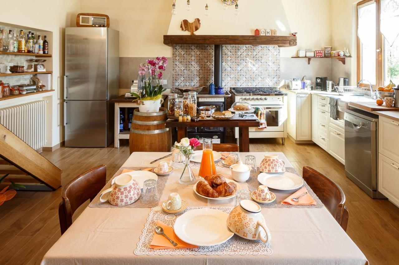 Bed and Breakfast Il Pettirosso Сантарканджело-ди-Романья Экстерьер фото